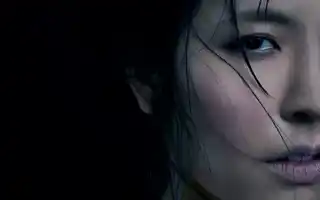 En närbild på ett kvinnoansikte som ser ledsamt ut.