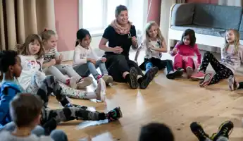 Workshop leader with a group of students in a ring.